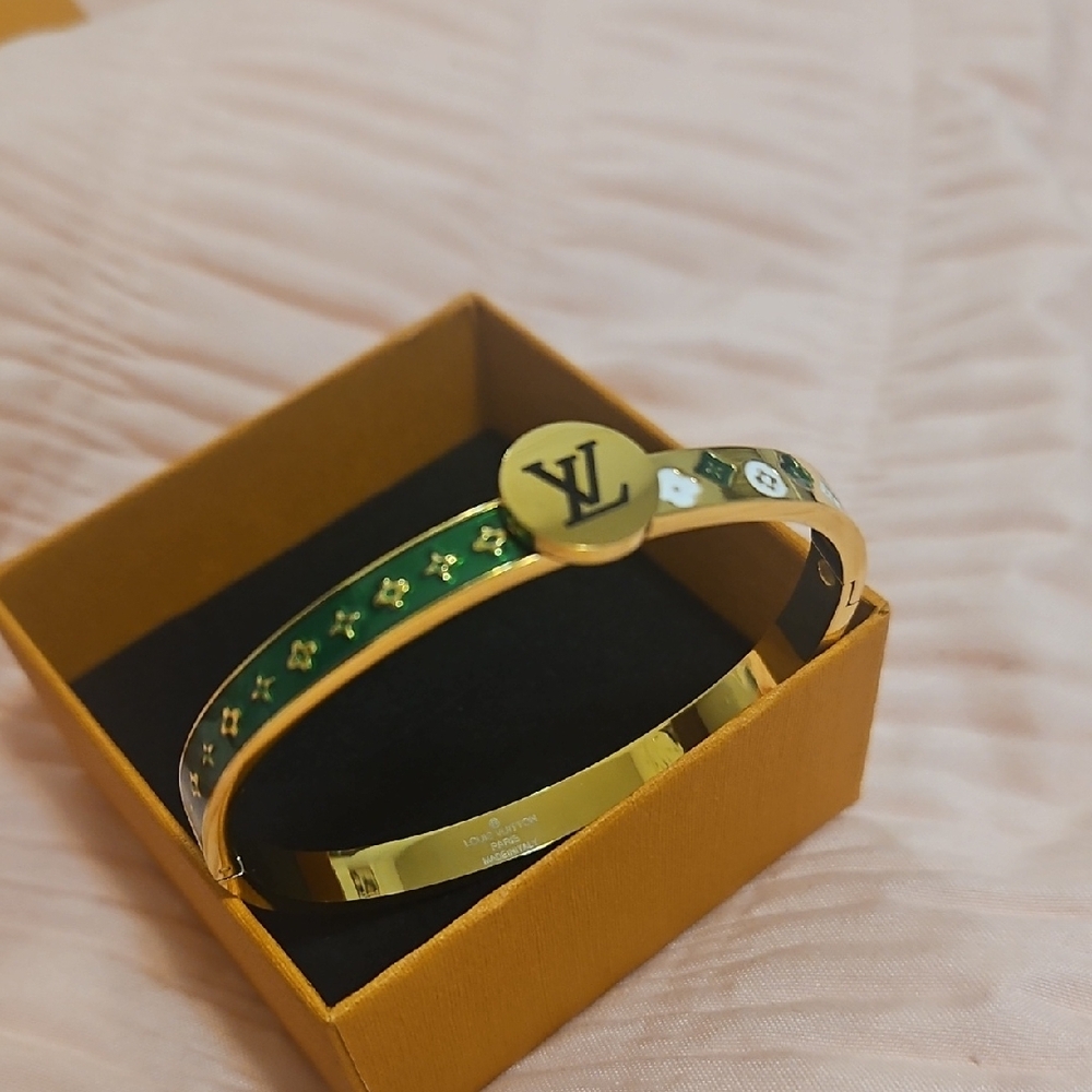 Elegant Gold and Green Bracelet